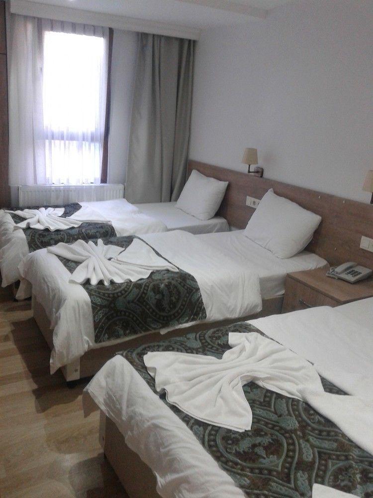 Rozza Hotel Istanbul Exteriör bild A room at the hotel